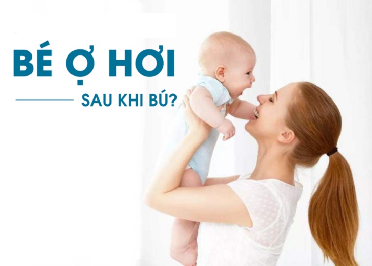 Trẻ nhỏ gặp phải những triệu chứng ợ do nuốt phải một lượng khí khi ăn