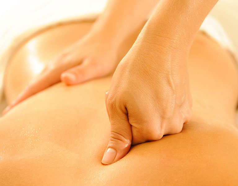 Massage lưng hỗ trợ điều trị thoát vị đĩa đệm hiệu quả