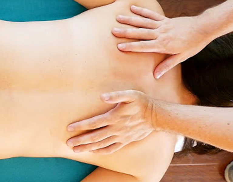 Massage mang lại nhiều lợi ích cho người thoát vị đĩa đệm