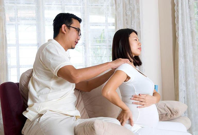 Thực hiện xoa bóng mỗi ngày giúp giảm triệu chứng đau đáng kể