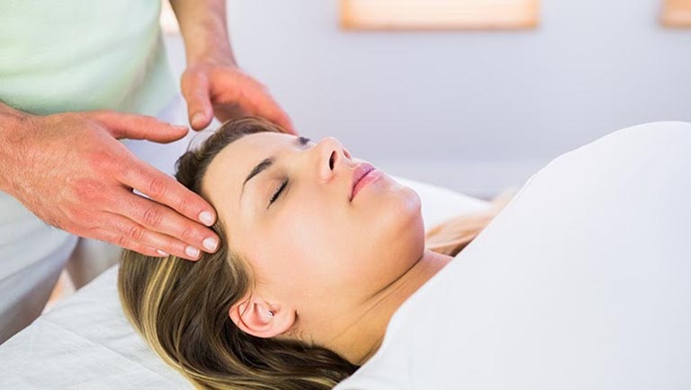 Massage, day ấn trị đau đầu cho bà bầu được các chuyên gia đánh giá cao