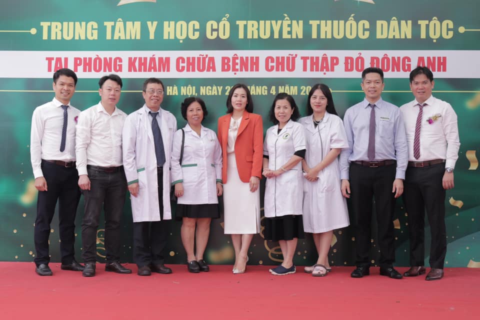 Hình ảnh đại diện các đơn vị tham gia buổi khai trương thương hiệu và hợp tác