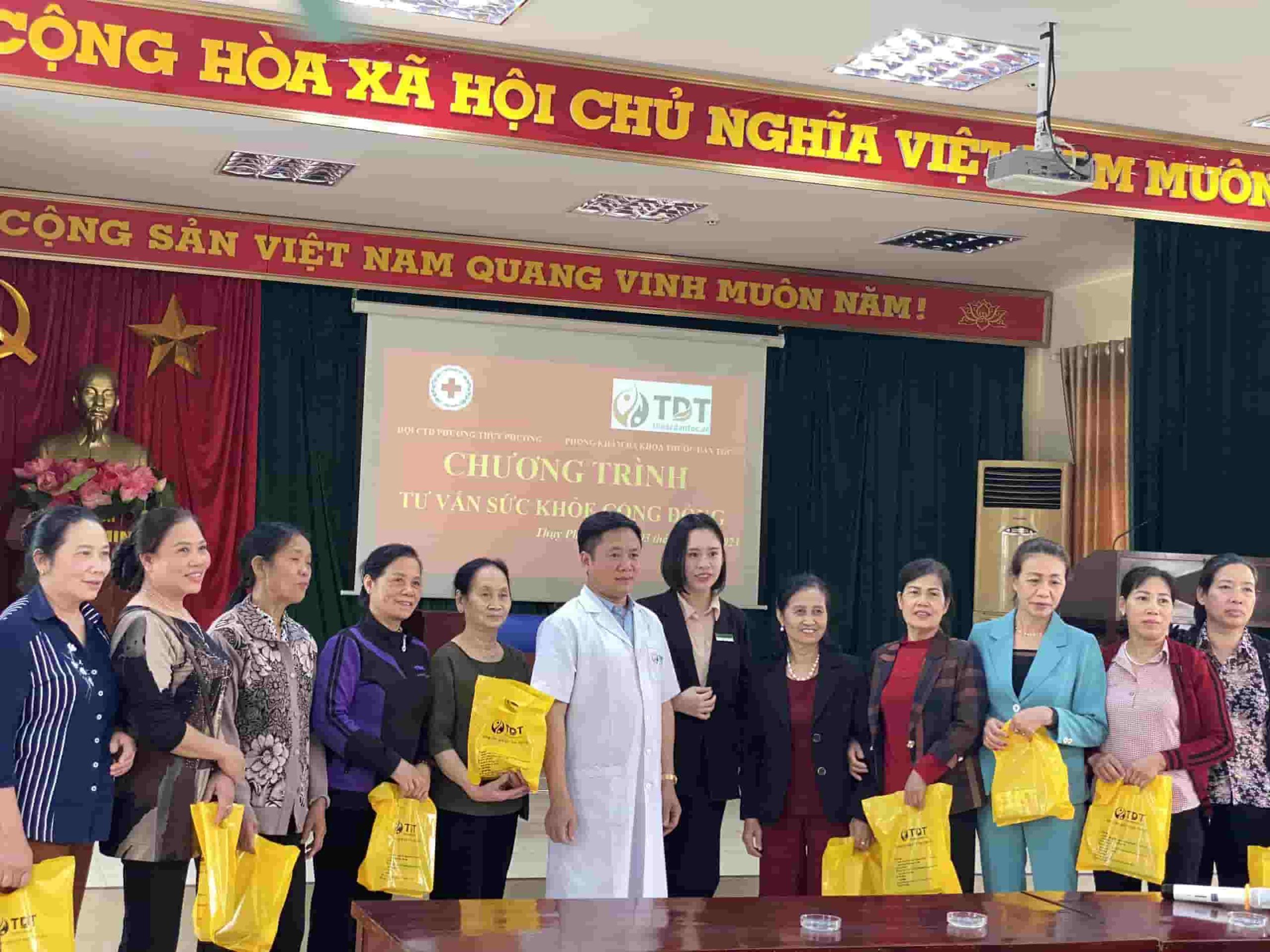 Đông Phương Y Pháp (Thuốc Dân Tộc) tặng 45 suất quà cho bà con tham gia chương trình