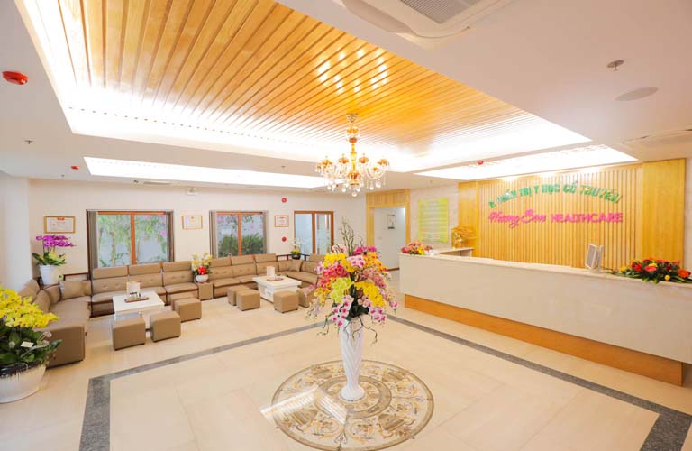 Hương Sen Healthcare Center có không gian hiện đại, thoáng đãng, sạch sẽ