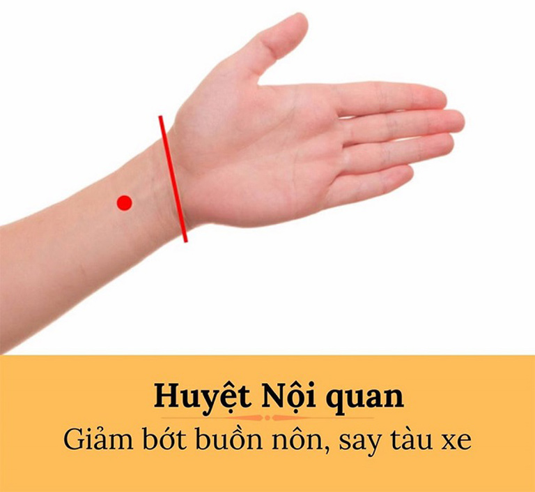 Bấm huyệt nội quan chống say tàu xe hiệu quả