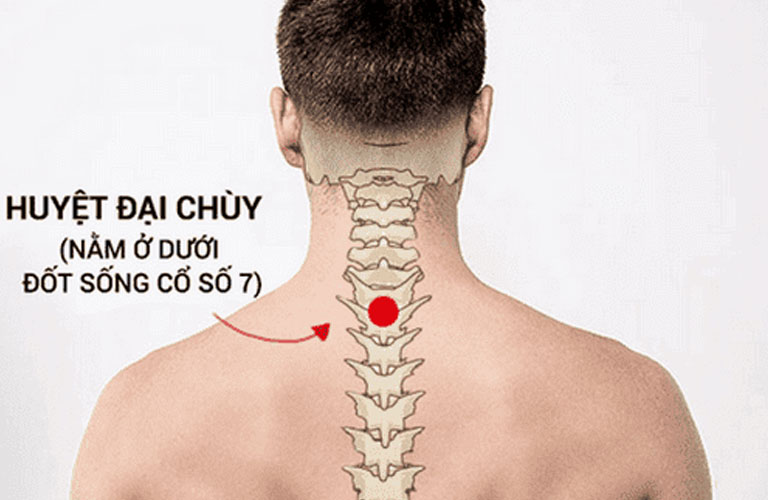 Bạn có thể bấm huyệt Đại Chuỳ để giảm ngứa