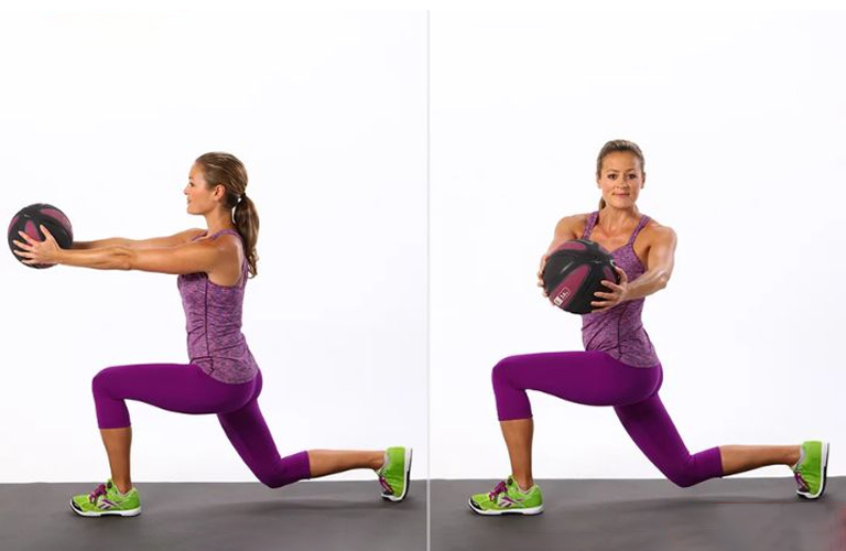 Lunge Twist giúp tác động lên nhiều nhóm cơ cùng một lúc